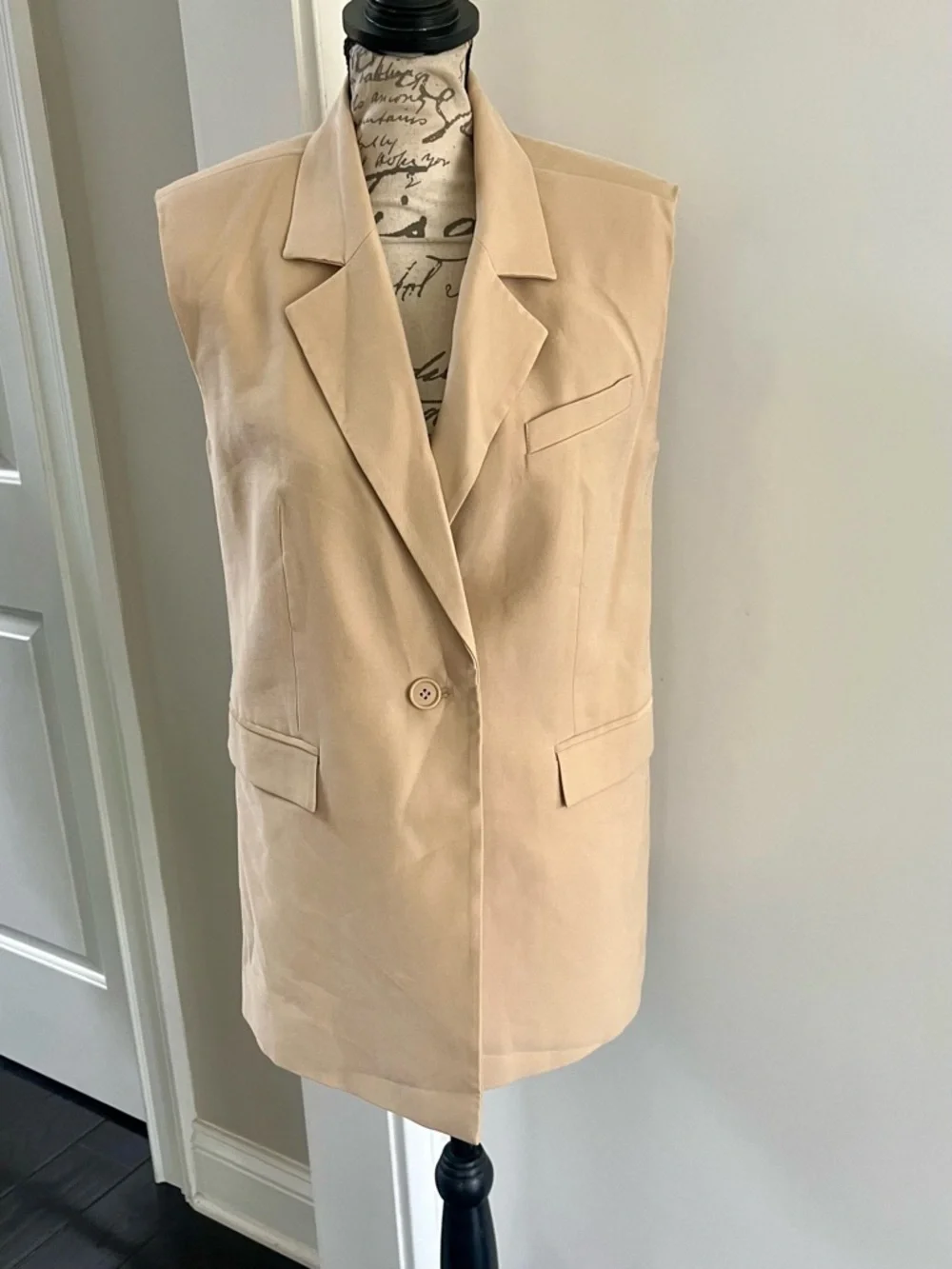 Open Edit Nordstrom Sleeveless Blazer Style Vest with Single Button Closure - Picture 3 of 16